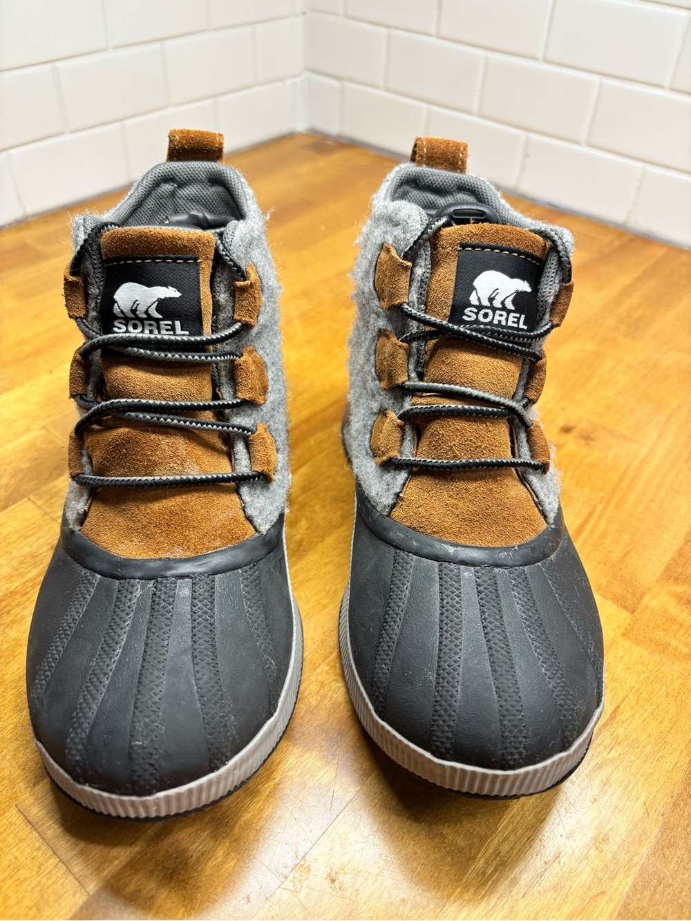SOREL Out N About Plus Felt Waterproof Boots Gray Brown Women’s 4